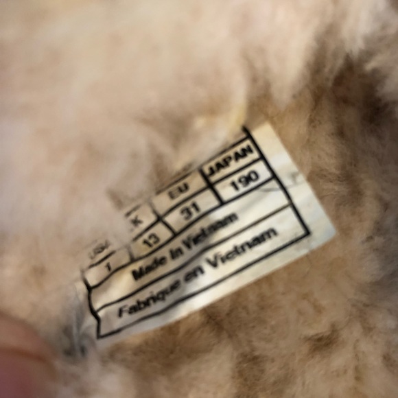 Kids * UGG * Dakota Moccasins Slippers CUTE EEUC - Picture 3 of 4